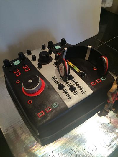 DJ Birthday Cake  - Cake by Dani's Sweet Boutique 