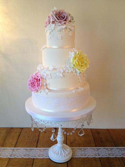 Vintage style wedding cake - Cake by Eileen 