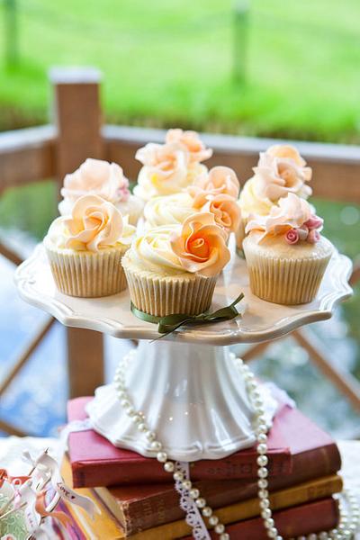Vintage cupcakes - Cake by Ania's Sweet Boutique
