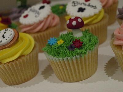 Mad hatter tea party cupcakes  - Cake by Kaylee