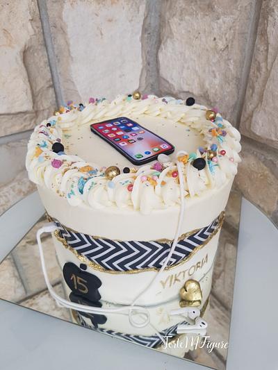 Fault line iphone cake - Cake by TorteMFigure