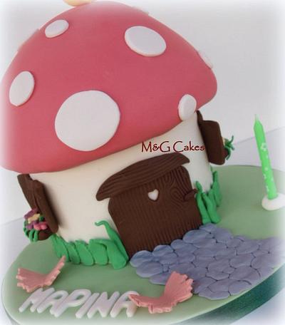 Toadstool - Cake by M&G Cakes