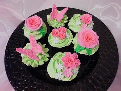 Cupcake Flower Garden - Cake by Michelle