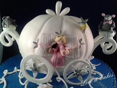 cinderella carriage - Cake by Love it cakes