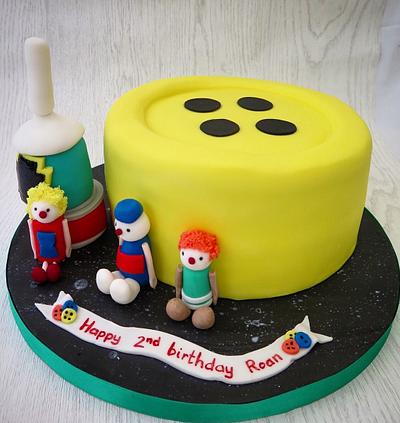 Button Moon Cake - Cake by Julie White