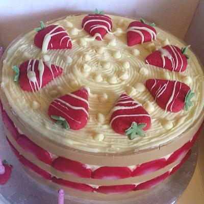 strawberrys and cream - Cake by Tracycakescreations