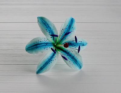 Blue lily - Cake by Tamara