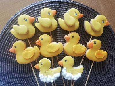 Yellow duck - Cake by ElizabetsCakes