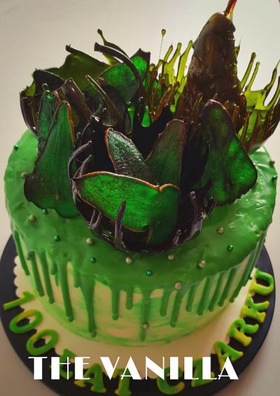 Drip cake witk sugar decorations - Cake by The Vanilla