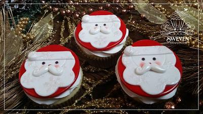 Santa Cupcakes - Cake by SwevenConfections