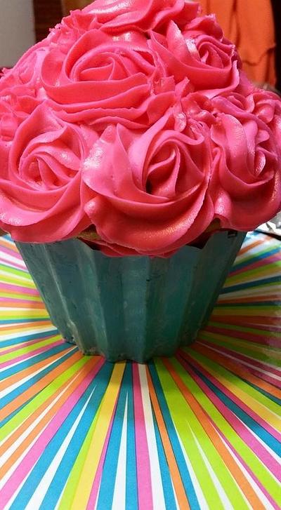 big cupcake smash - Cake by Julia Dixon