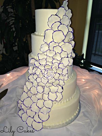 Rose petal wedding cake - Cake by Michelle
