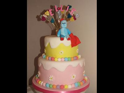 In the night garden - Cake by Natalie Wells