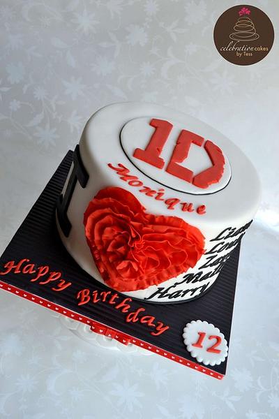 1Direction and Fondant frills - Cake by Maria