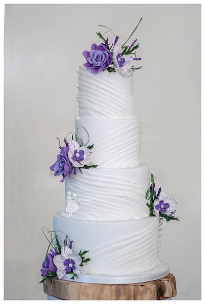 Ruffled drapes and purple flowers - Cake by Taartjes van An (Anneke)