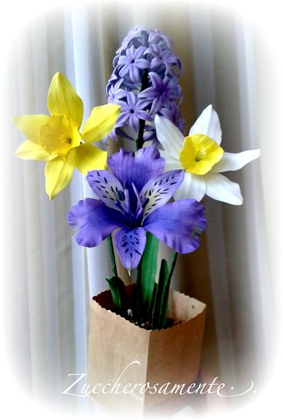 Gumpaste Daffodil, Hyacinth and Alstroemeria - Cake by Silvia Tartari
