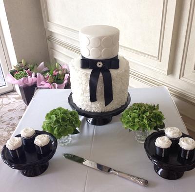 Black and white with a pop of green - Cake by Shirley Jones 