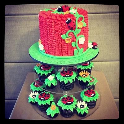 Ladybugs in the Garden - Cake by cjsweettreats