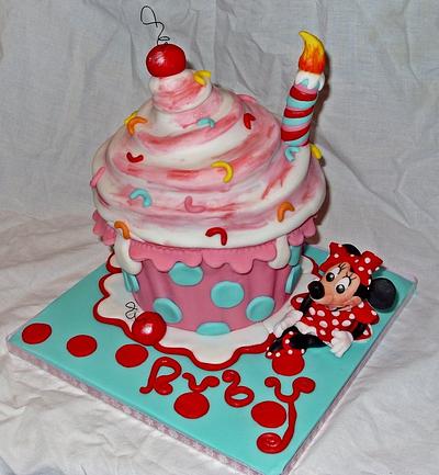 giant pink cupcake with minnie mouse  - Cake by Time for Tiffin 