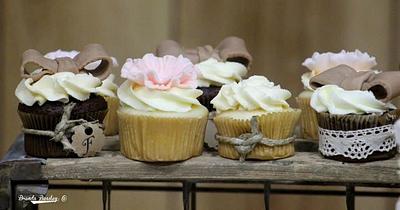 Vintage theme cupcakes - Cake by Sweet Confections by Karen