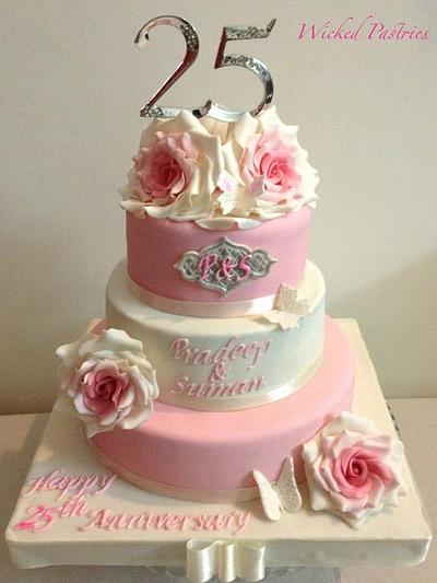 Roses - pink and white - Cake by Latisha