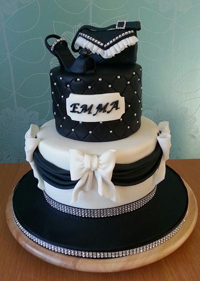 Black and white glamour - Cake by lisa-marie green