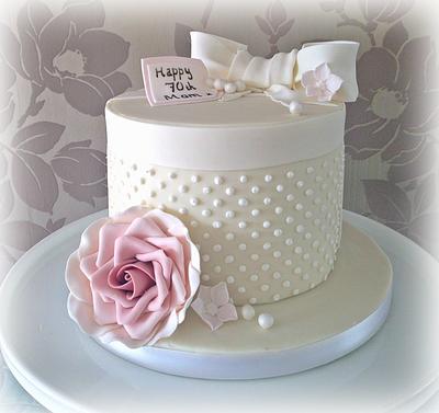 Flowers and Pearls Hatbox - Cake by Cakes by Sian