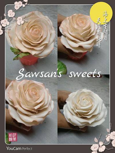 Gumpaste Roses - Cake by Sawsan's sweets
