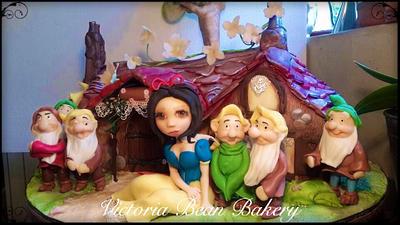 Snow White and The Seven Dwarfs - Cake by VictoriaBean