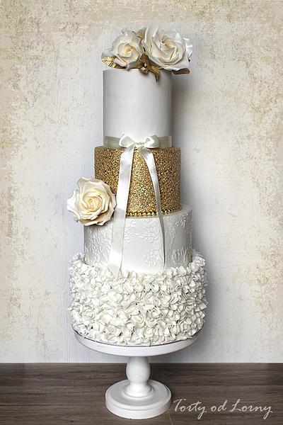 Wedding white and gold.. - Cake by Lorna
