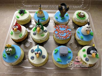 Angry birds - Cake by Cynthia Jones