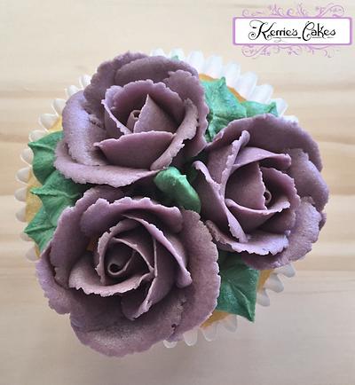 Boysenberry Roses - Cake by vivalabuttercream