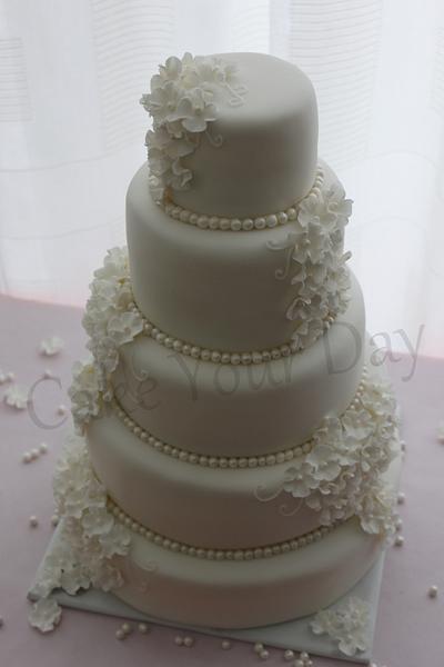White Wedding Cake - Cake by Cake Your Day (Susana van Welbergen)