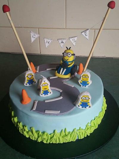 minion - Cake by Helen's cakes 