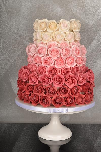 Roses galore - Cake by Gillian's cakes
