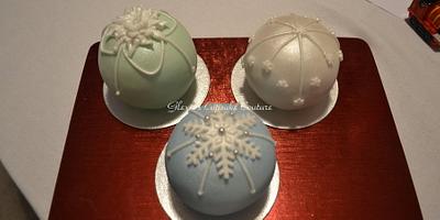 mini round ball cakes - Cake by glenda