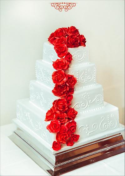 Red Roses Wedding Cake - Cake by mariascakesdelight