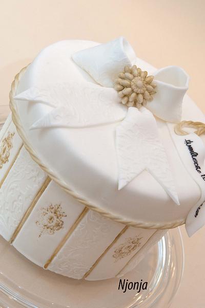 White Golden Christmas Gift Box Cake - Cake by Njonja