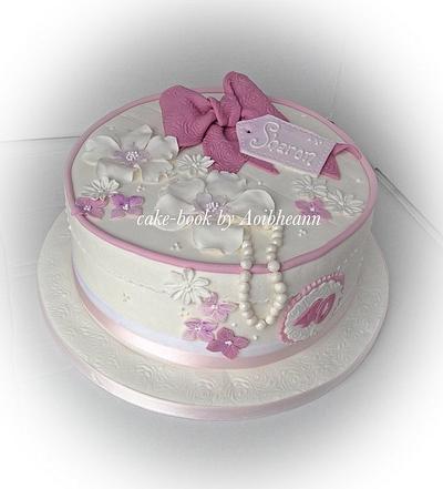 flowers and pearls  - Cake by Aoibheann Sims