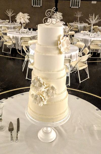 Elegant wedding cake - Cake by Della Kelley
