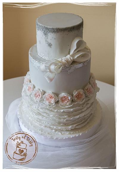 Wedding cake with silver - Cake by cakebysaska