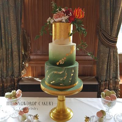 Luxury gold and green wedding cake - Cake by The Snowdrop Cakery