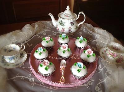Tea time in the garden - Cake by Veronica Seta