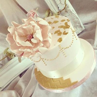 Pink Peony with gold leaf - Cake by Dee