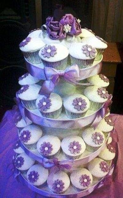 simple lilac wedding - Cake by Astried