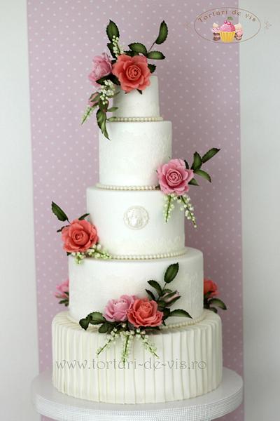 Wedding cake with roses - Cake by Viorica Dinu