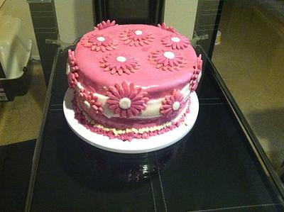 Cute flower cake - Cake by Baby cakes by amber