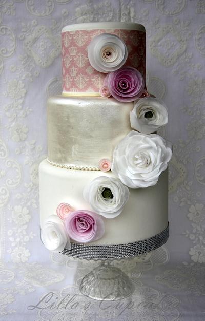 Wafer Paper Flowers Wedding Cake - Cake by Lilla's Cupcakes