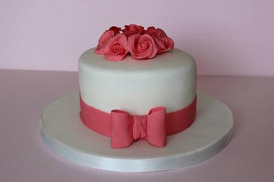 Coral roses - Cake by Carolyn