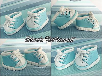 Baby Shoes  - Cake by Dina's Tortenwelt 